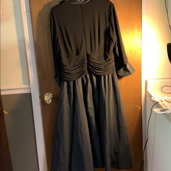 Dress - Picture 3 of 3